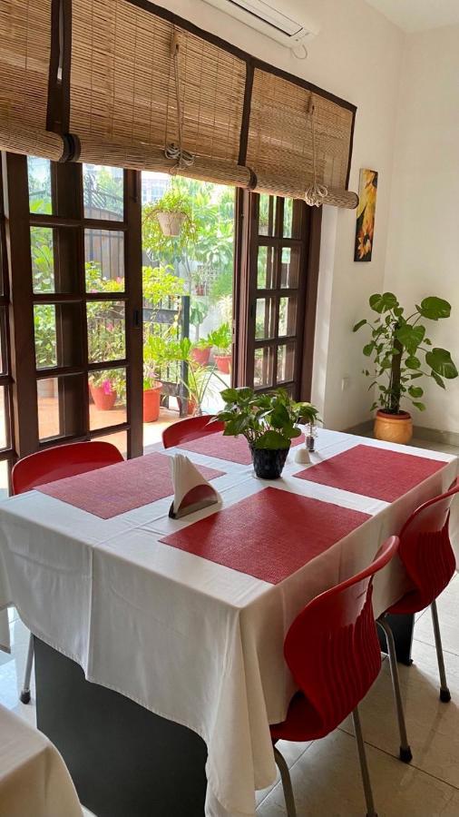 Bed and Breakfast The Neem Neu-Delhi Exterior foto