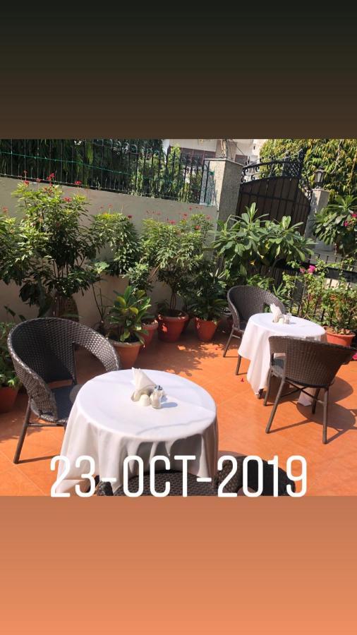 Bed and Breakfast The Neem Neu-Delhi Exterior foto