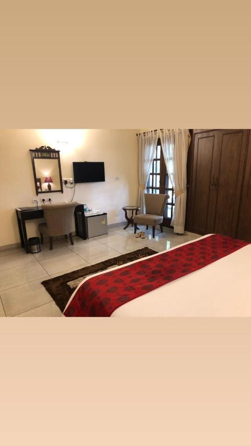 Bed and Breakfast The Neem Neu-Delhi Exterior foto